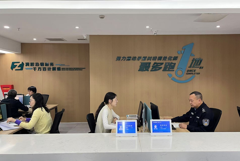 ”里“枫”景别样红冰球突破网站“浙(图2)